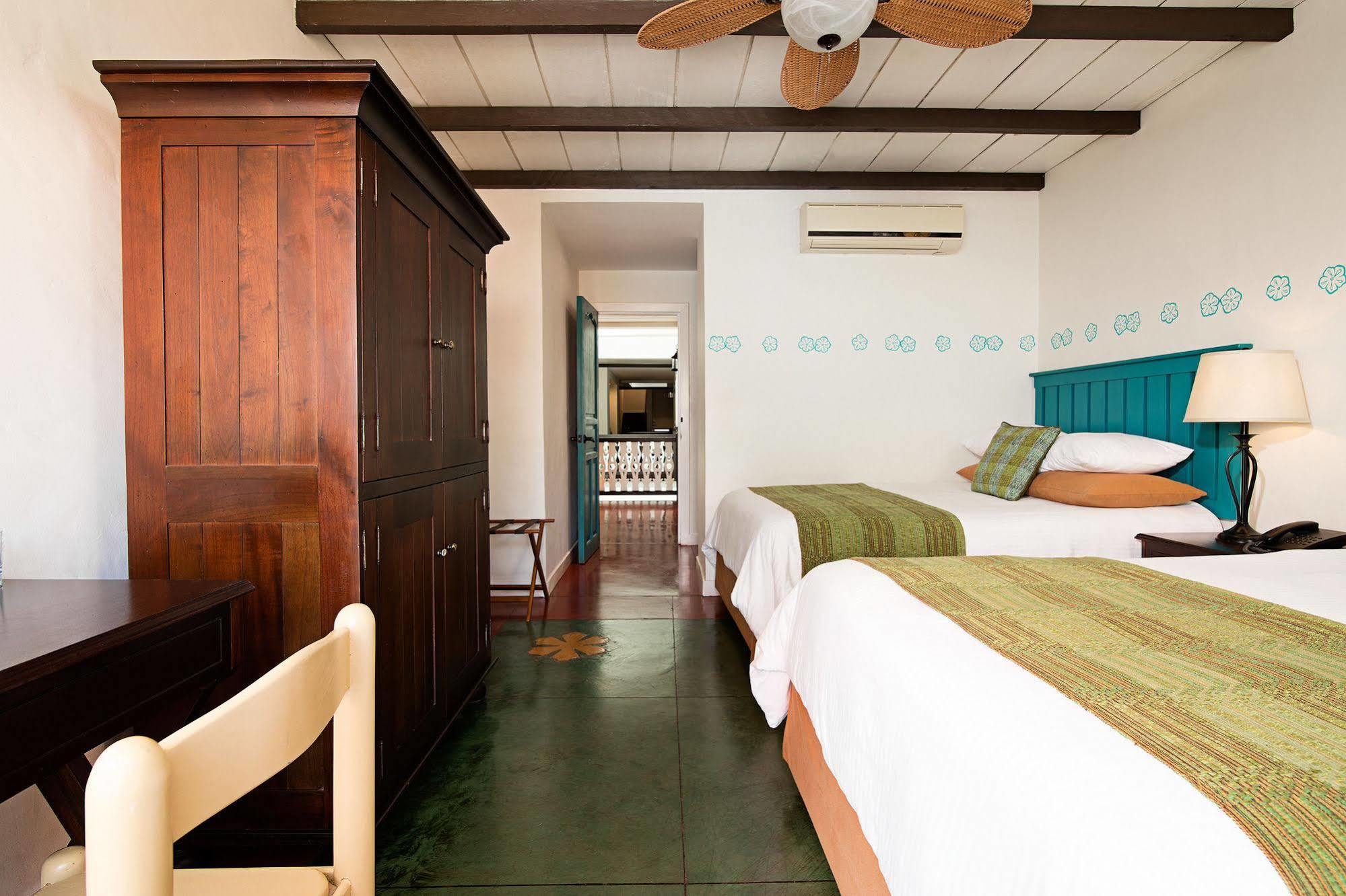 Hotel Isla De ฟลอเรส ภายนอก รูปภาพ
